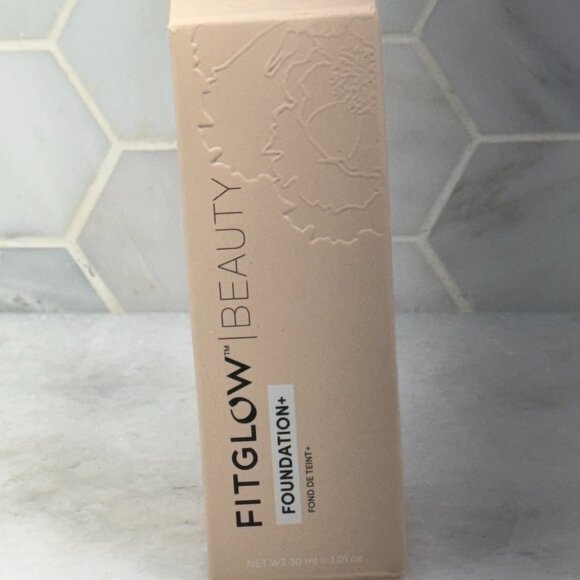 Fitglow Beauty - Natural Foundation+ Photo-Filtering Foundation | Vegan, F5.7 - Picture 2 of 5